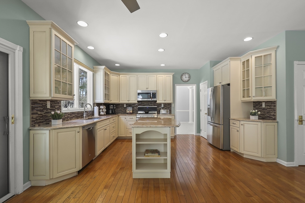 29 Hancock Road Franklin, MA 02038 - Photo 8 of 42 Gallery Image 8