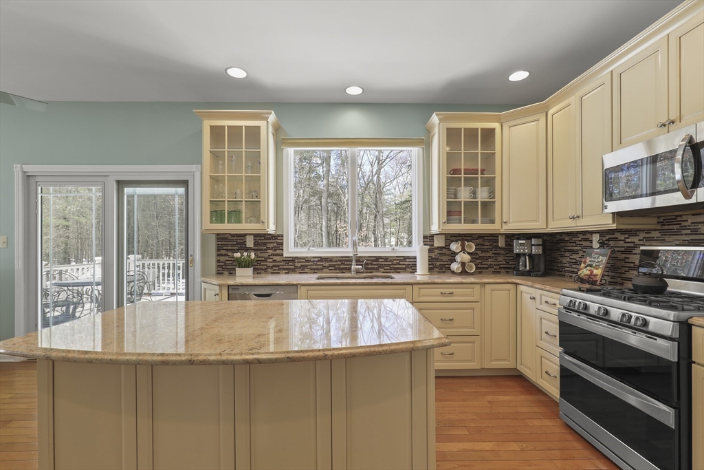 29 Hancock Road Franklin, MA 02038 - Photo 9 of 42 Gallery Image 9