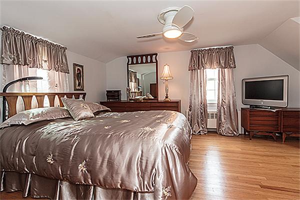 33 Sycamore Road Melrose, MA 02176 - Photo 12 of 27 Gallery Image 12