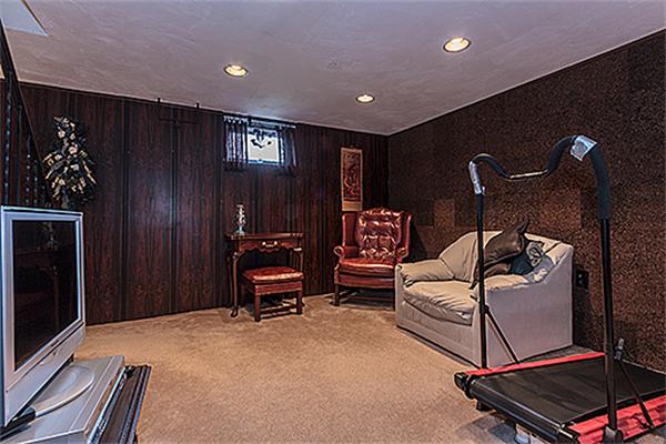 33 Sycamore Road Melrose, MA 02176 - Photo 21 of 27 Gallery Image 21