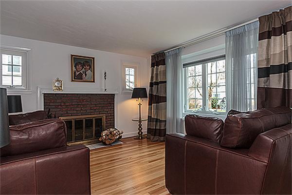 33 Sycamore Road Melrose, MA 02176 - Photo 3 of 27 Gallery Image 3