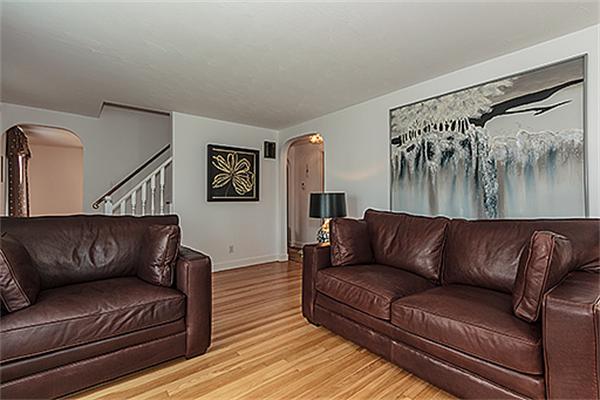 33 Sycamore Road Melrose, MA 02176 - Photo 4 of 27 Gallery Image 4