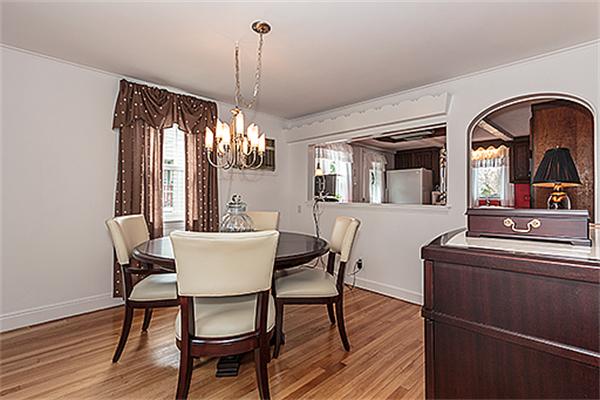 33 Sycamore Road Melrose, MA 02176 - Photo 7 of 27 Gallery Image 7