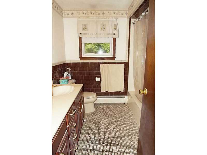5 Thompson Drive Coventry, RI 02816 - Photo 11 of 16 Bathroom.