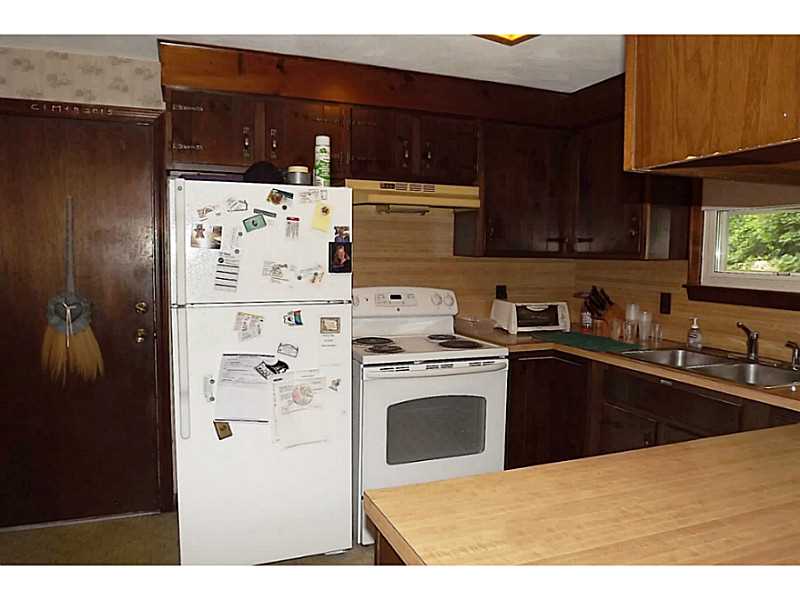 5 Thompson Drive Coventry, RI 02816 - Photo 3 of 16 Kitchen.