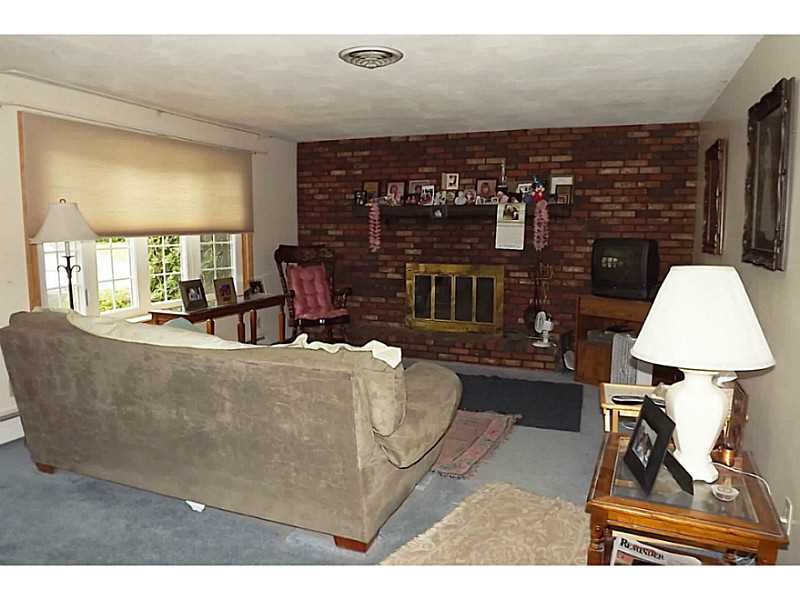 5 Thompson Drive Coventry, RI 02816 - Photo 5 of 16 Living Room.