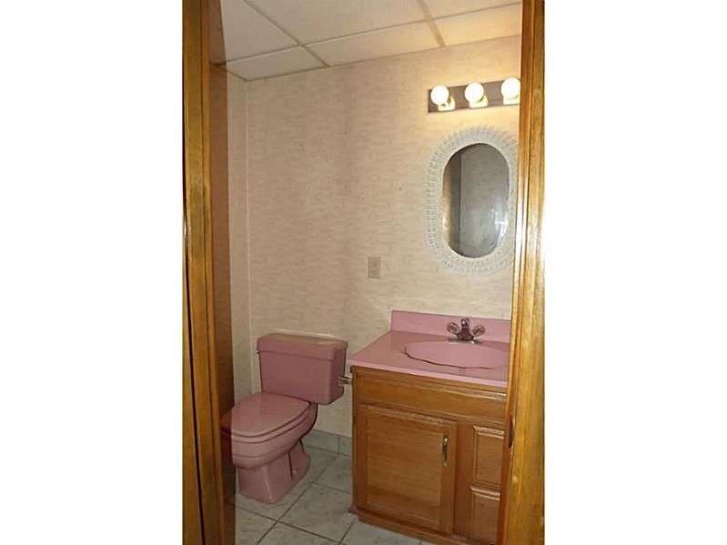 5 Thompson Drive Coventry, RI 02816 - Photo 10 of 16 Bathroom.