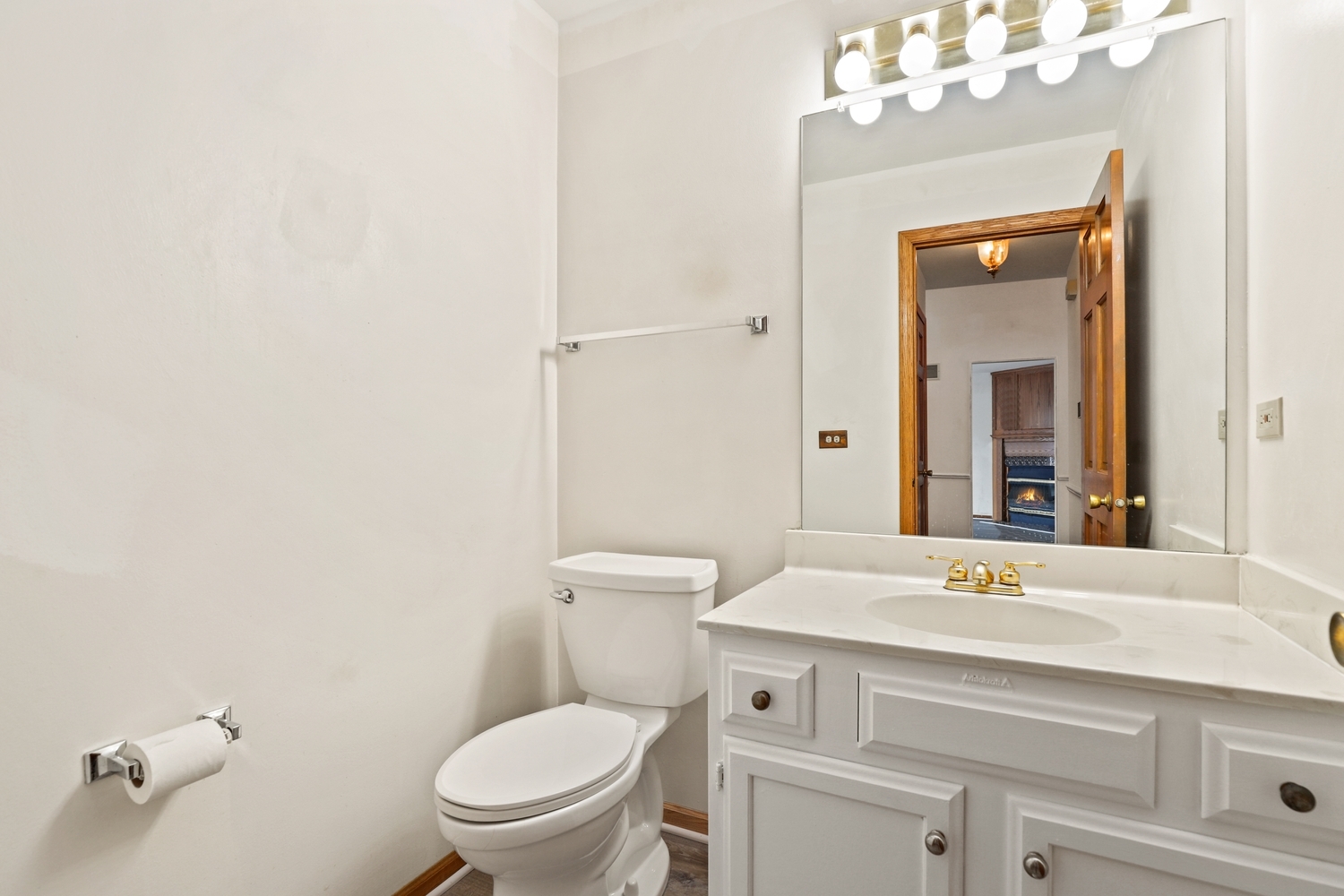 14518 Golf Road Orland Park, IL 60462 - Photo 16 of 42 a bathroom with a toilet a sink and mirror