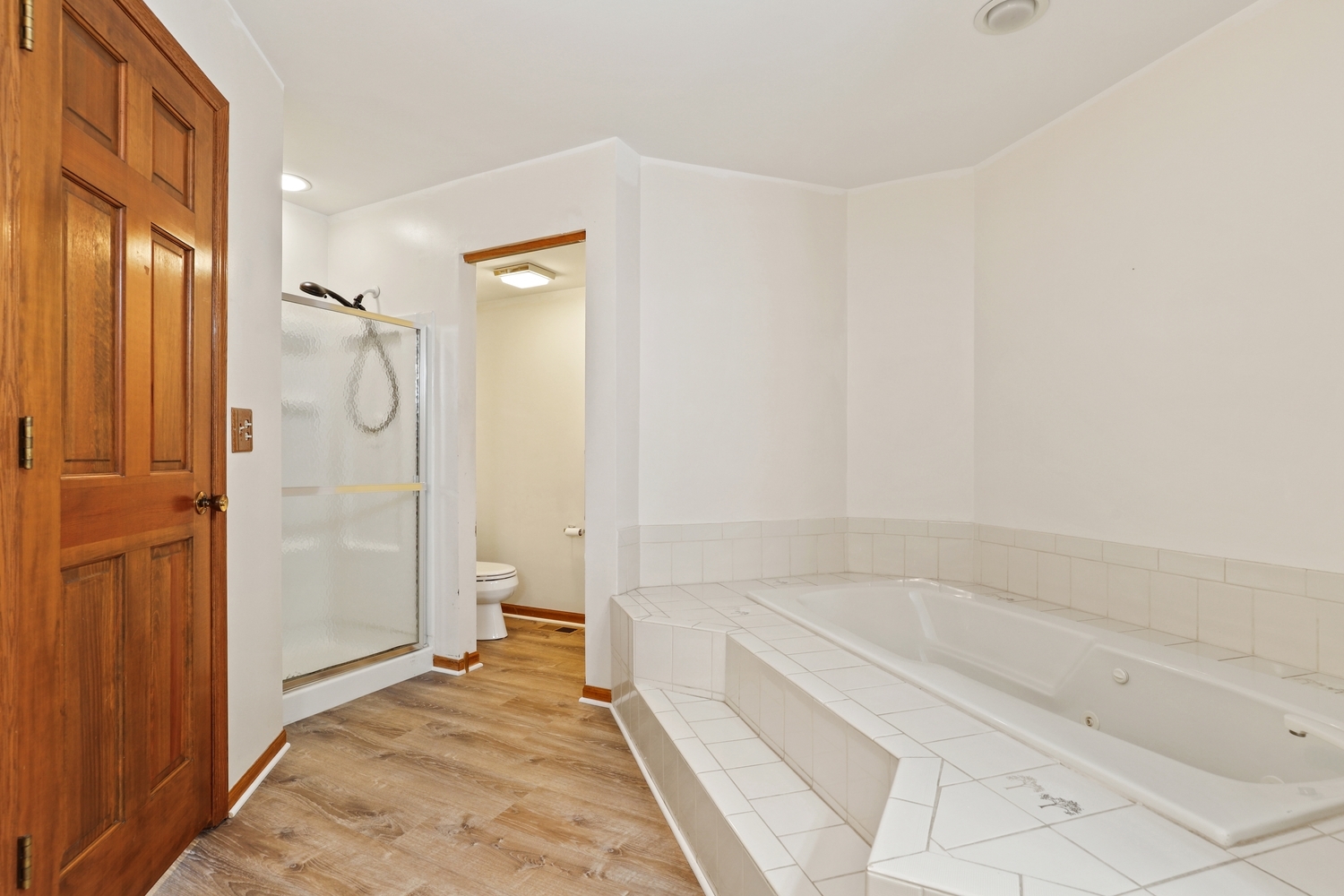 14518 Golf Road Orland Park, IL 60462 - Photo 20 of 42 a bathroom with a bathtub and shower