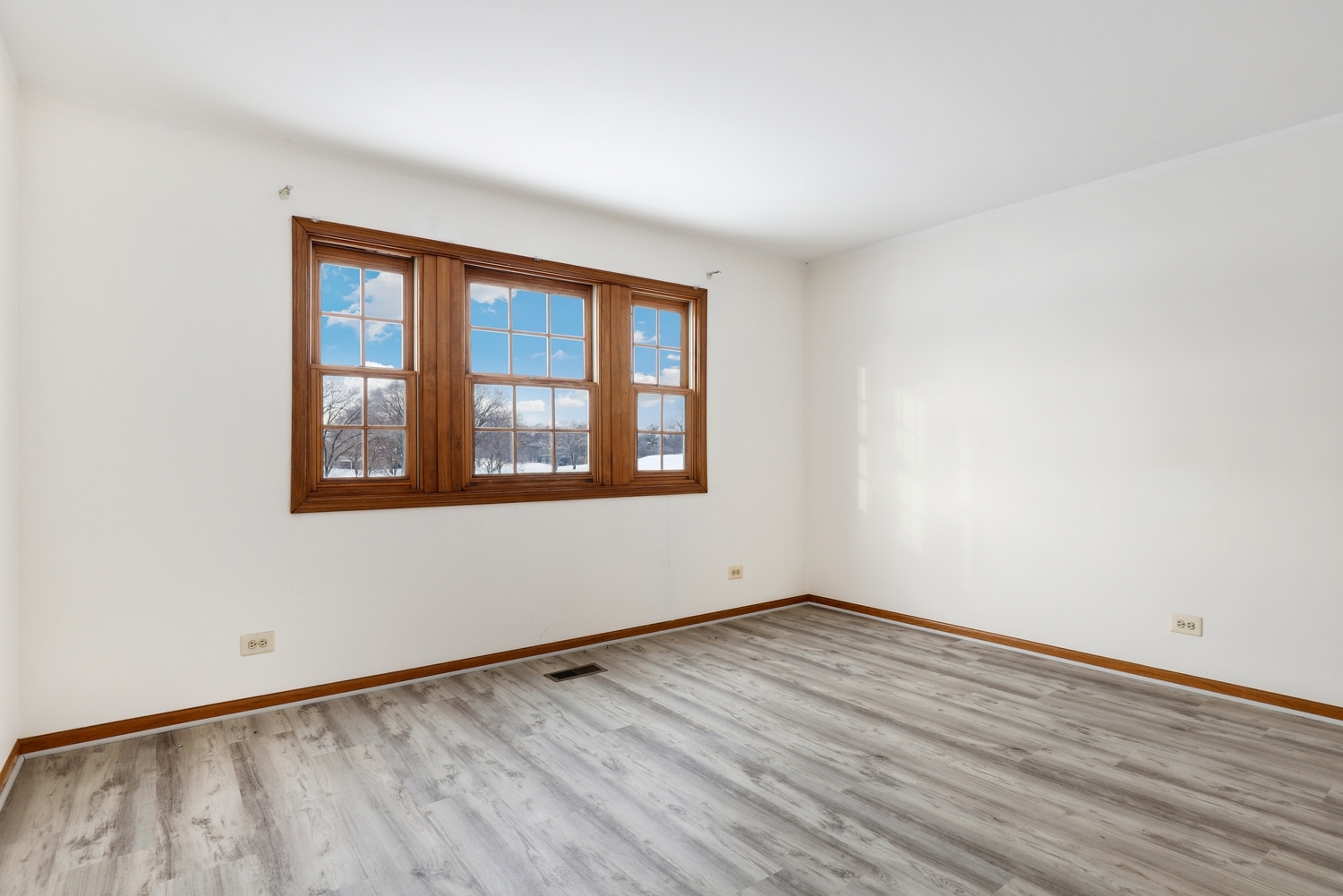 14518 Golf Road Orland Park, IL 60462 - Photo 25 of 42 a view of an empty room with wooden floor and a window