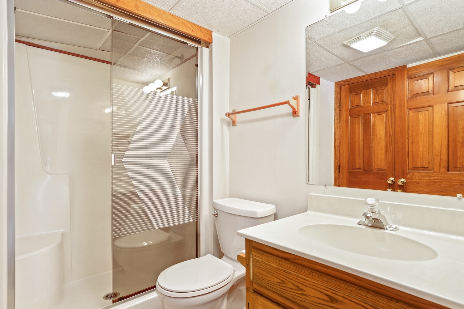 14518 Golf Road Orland Park, IL 60462 - Photo 36 of 42 a bathroom with a sink a toilet and shower