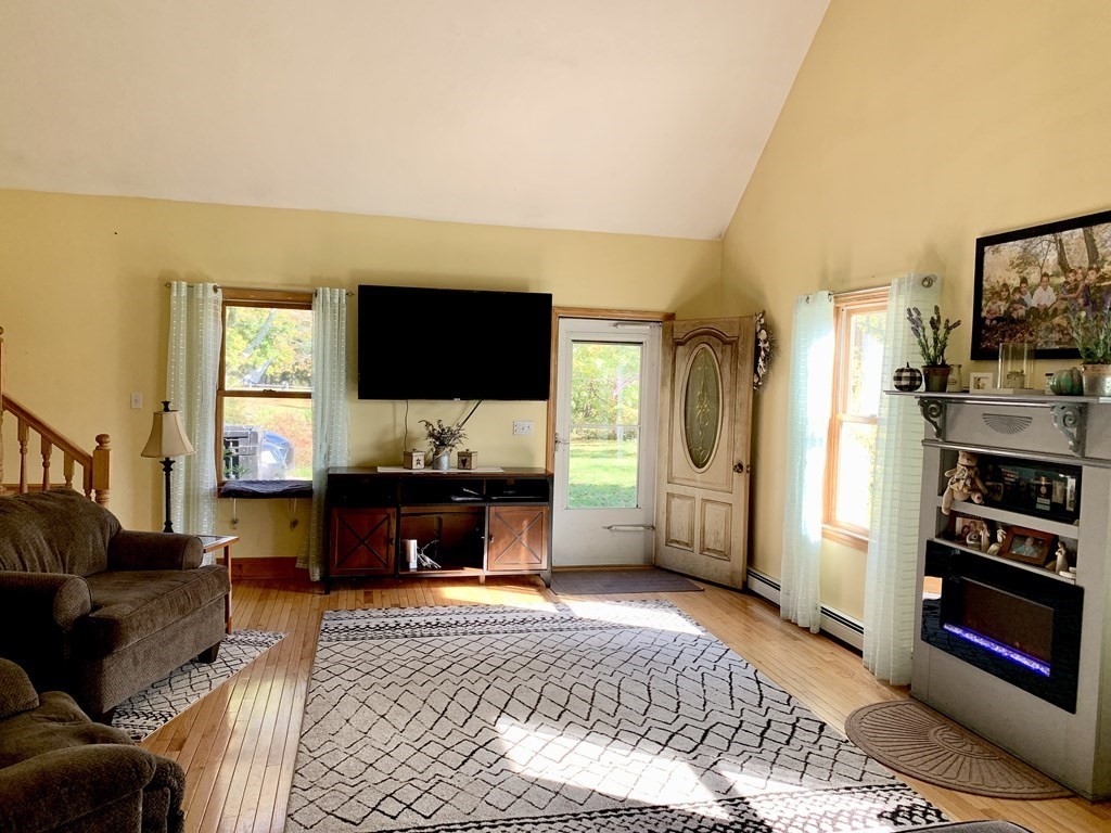 437 County Road Rochester, MA 02576 - Photo 8 of 36