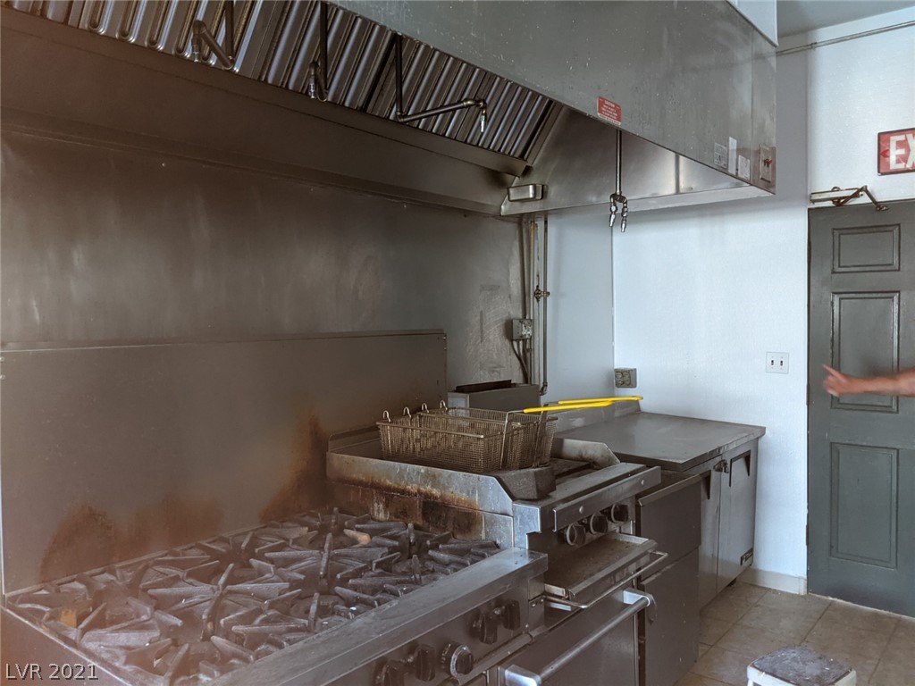 17236 Sr Highway Caliente, NV 89008 - Photo 13 of 34 Commercial Kitchen