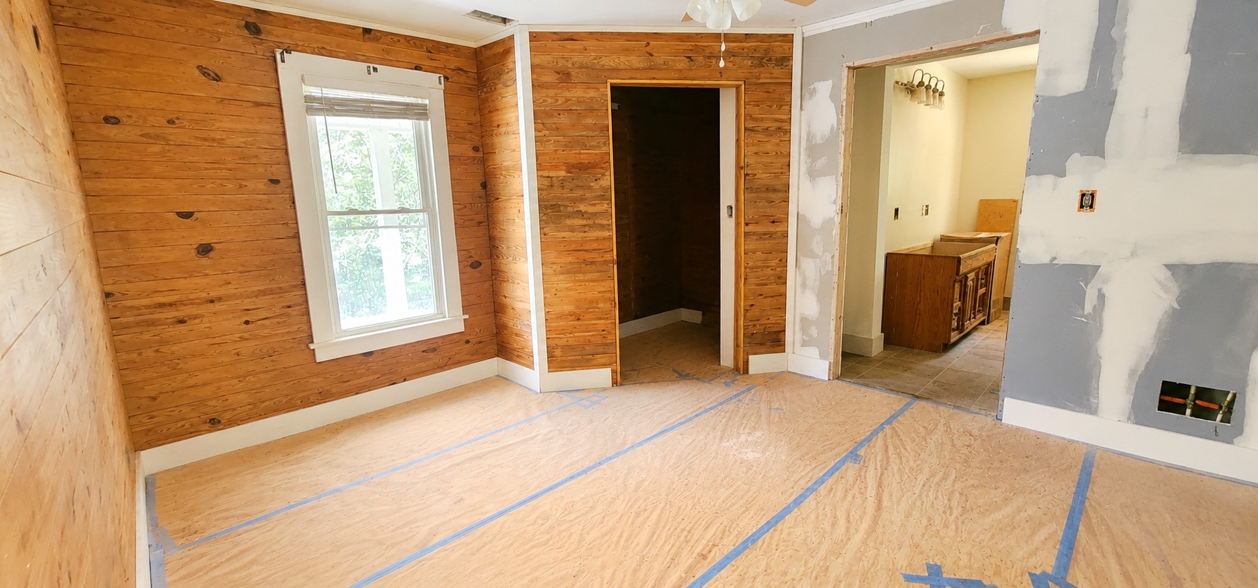 505 Draper Street Paris, TN 38242 - Photo 5 of 11 a bedroom with a bed and a large mirror