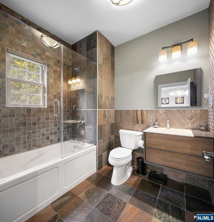 56 Lilac Lane Paramus, NJ 07652 - Photo 11 of 33