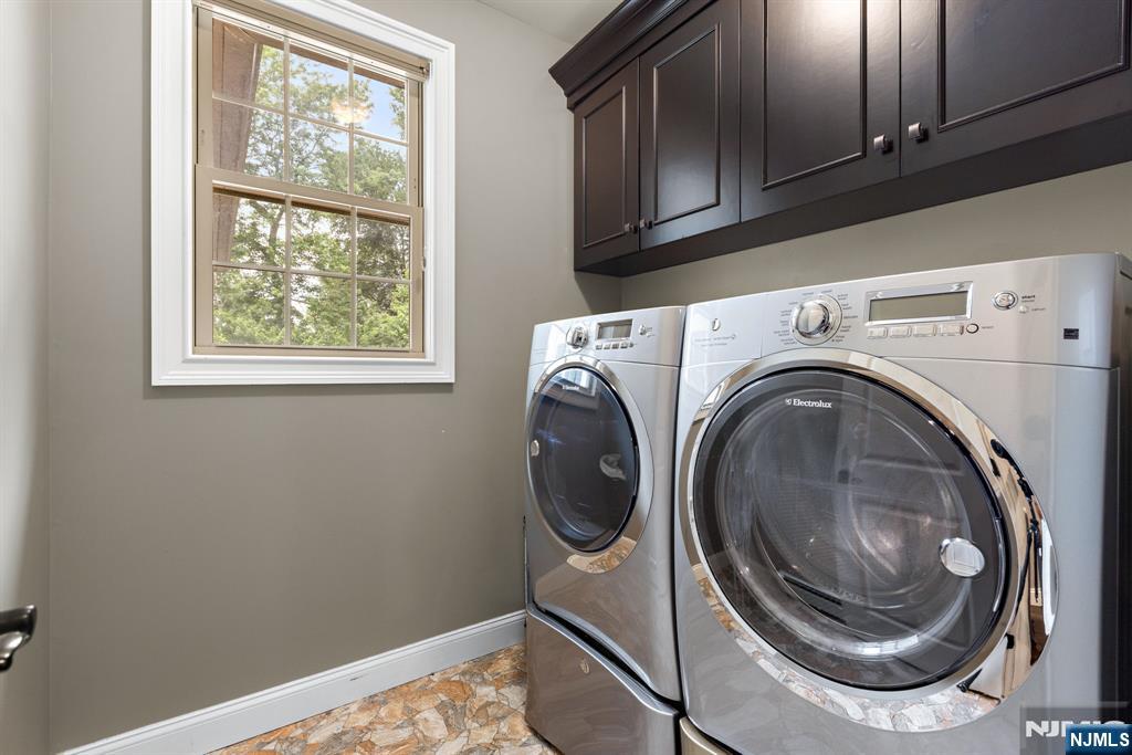 56 Lilac Lane Paramus, NJ 07652 - Photo 18 of 33