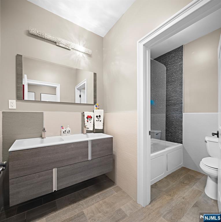 56 Lilac Lane Paramus, NJ 07652 - Photo 21 of 33