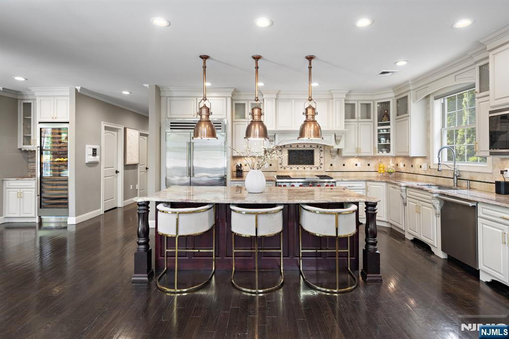 56 Lilac Lane Paramus, NJ 07652 - Photo 4 of 33