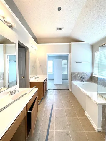 $2,700 | 7728 Parkwood Plaza Drive, Fort Worth, TX 76137