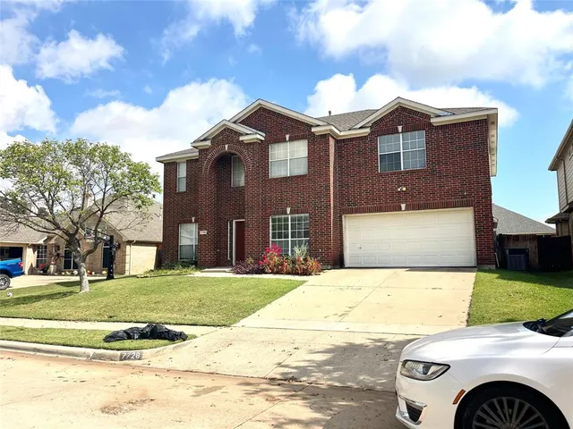 $2,700 | 7728 Parkwood Plaza Drive, Fort Worth, TX 76137