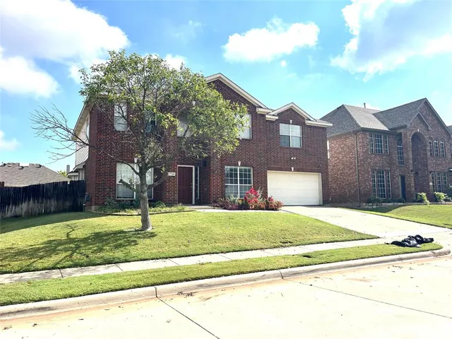 $2,700 | 7728 Parkwood Plaza Drive, Fort Worth, TX 76137