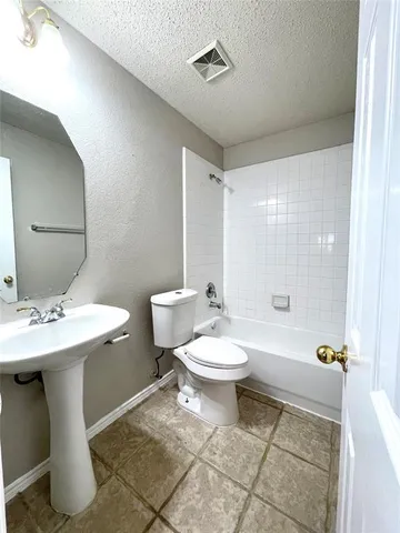 $2,700 | 7728 Parkwood Plaza Drive, Fort Worth, TX 76137