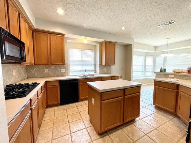 $2,700 | 7728 Parkwood Plaza Drive, Fort Worth, TX 76137