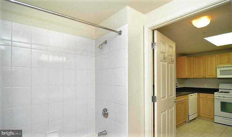 2726 Gallows Road, Unit 601 Vienna, VA 22180 - Photo 7 of 8