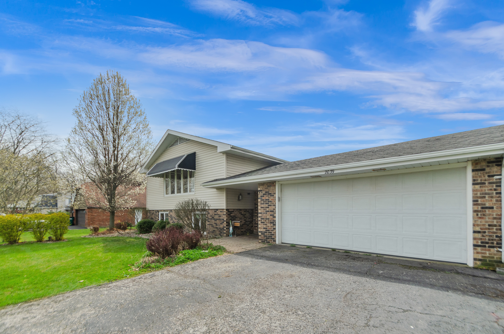 2039 East Maple Street Crete, IL 60417 - Photo 1 of 28 Gallery Image 1