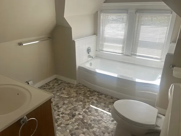 $3,200 | 147 Lake Avenue, Unit 147, Worcester, MA 01604