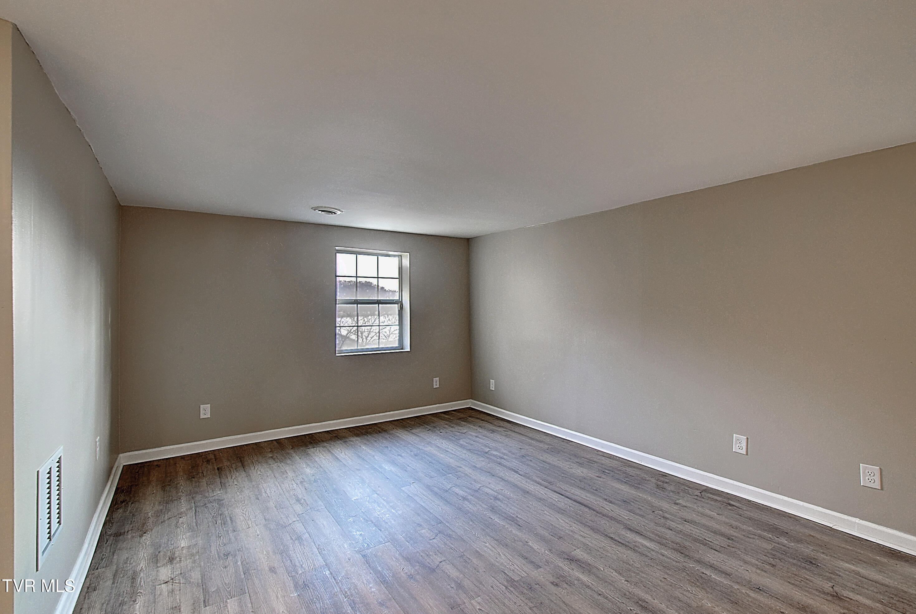 137 Valley Street Gray, TN 37615 - Photo 16 of 32 16