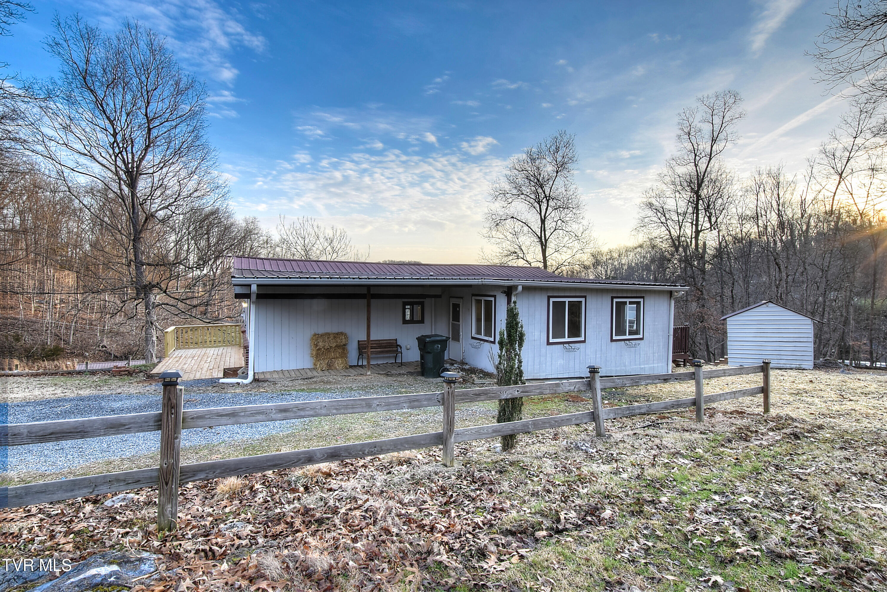 137 Valley Street Gray, TN 37615 - Photo 3 of 32 3