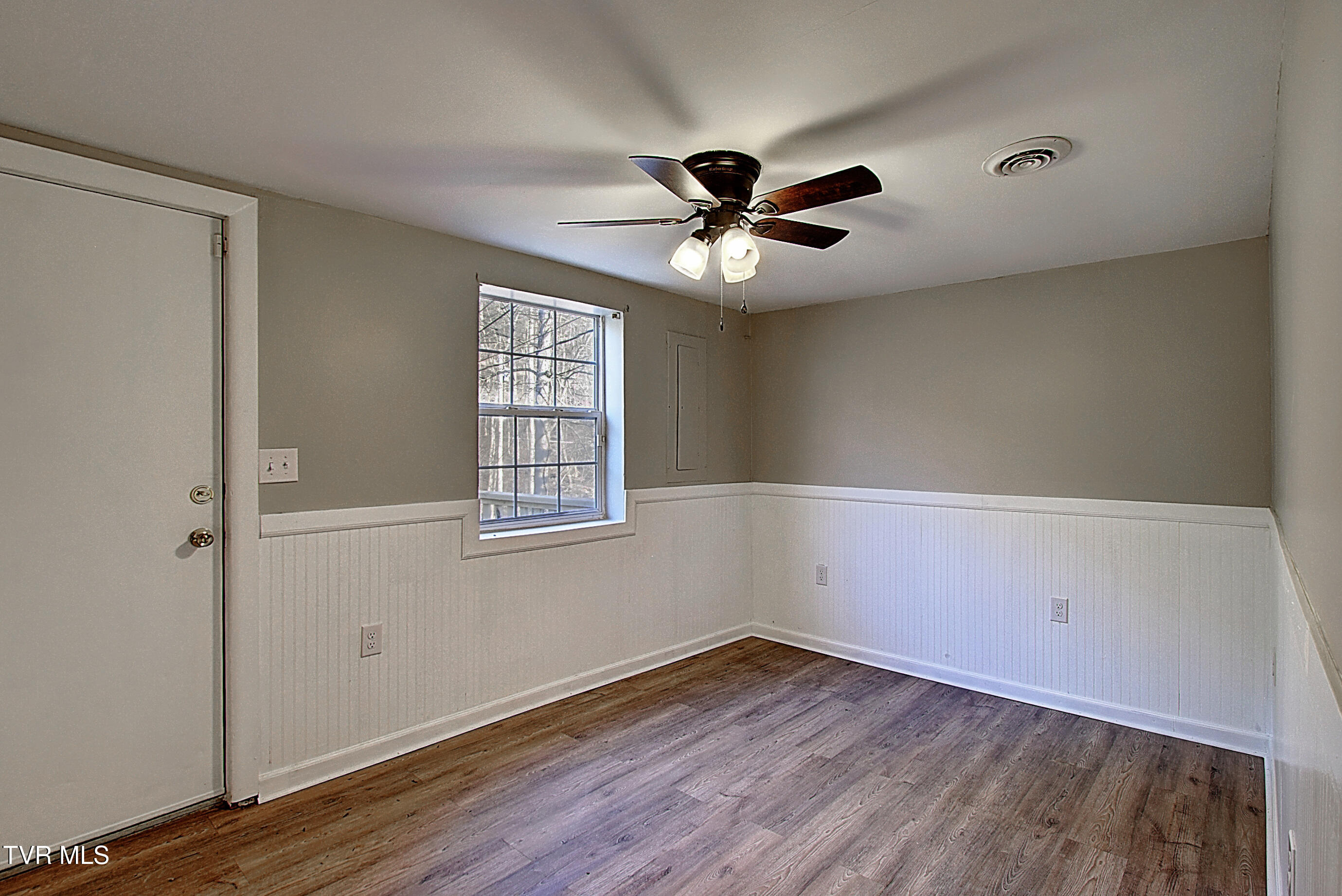 137 Valley Street Gray, TN 37615 - Photo 9 of 32 9