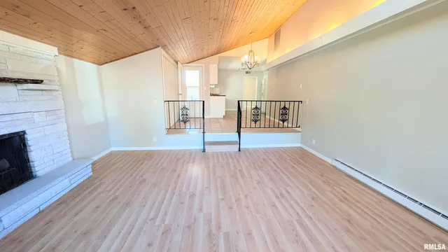 $279,900 | 103 Hollands Grove Lane, Washington, IL 61571