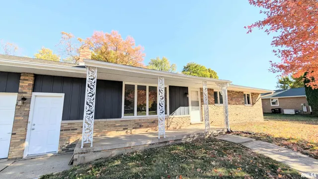 $279,900 | 103 Hollands Grove Lane, Washington, IL 61571