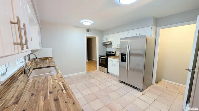 $279,900 | 103 Hollands Grove Lane, Washington, IL 61571