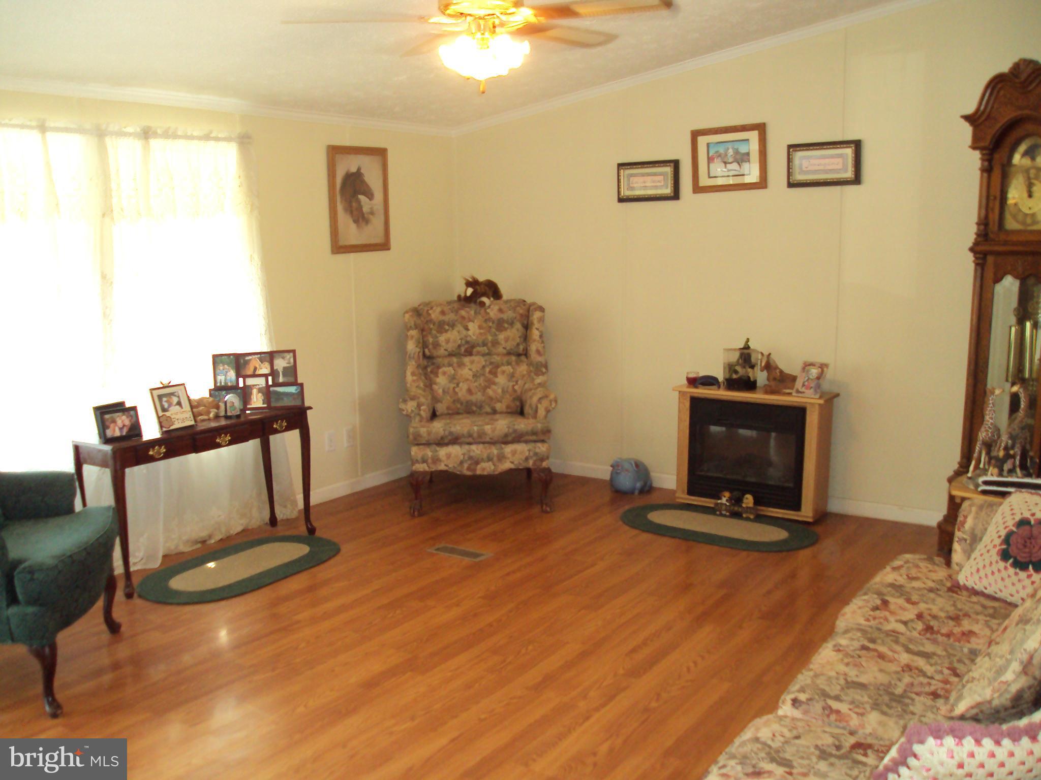 464 Marple Road Winchester, VA 22603 - Photo 3 of 12 Living Room