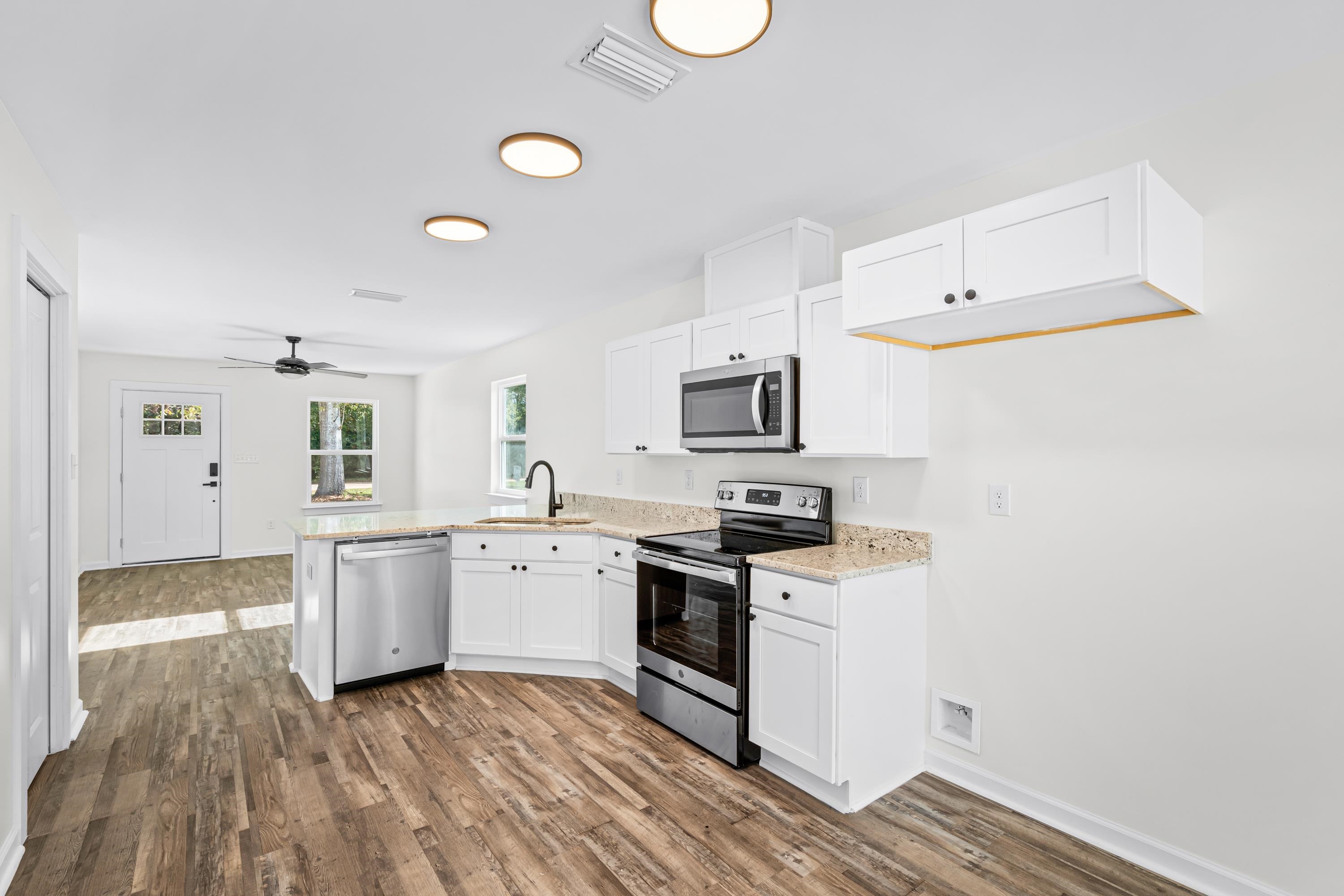 22755 Racine Street Robertsdale, AL 36567 - Photo 9 of 20 Kitchen