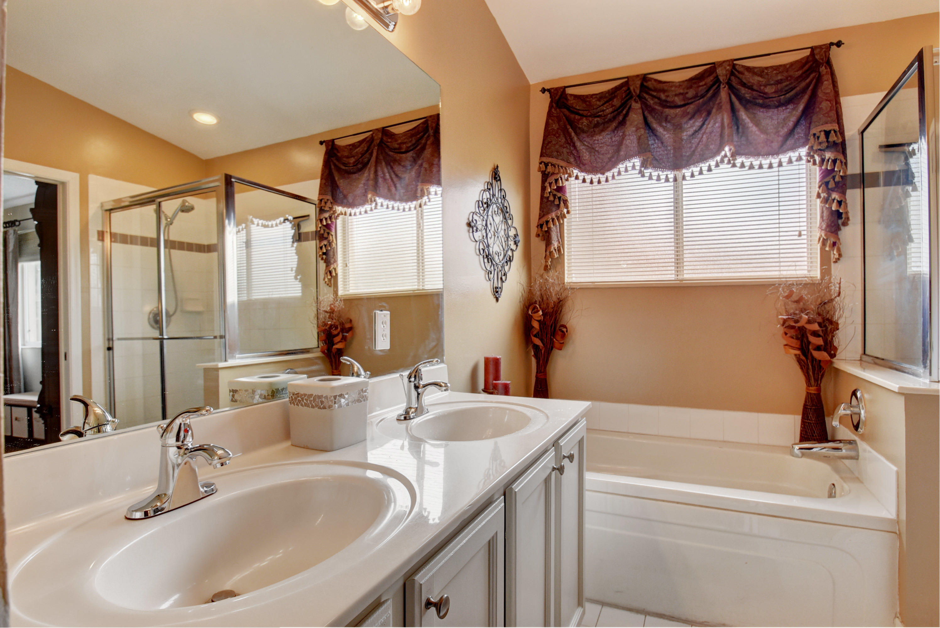 21097 Vía Eden Boca Raton, FL 33433 - Photo 19 of 29 master bathroom