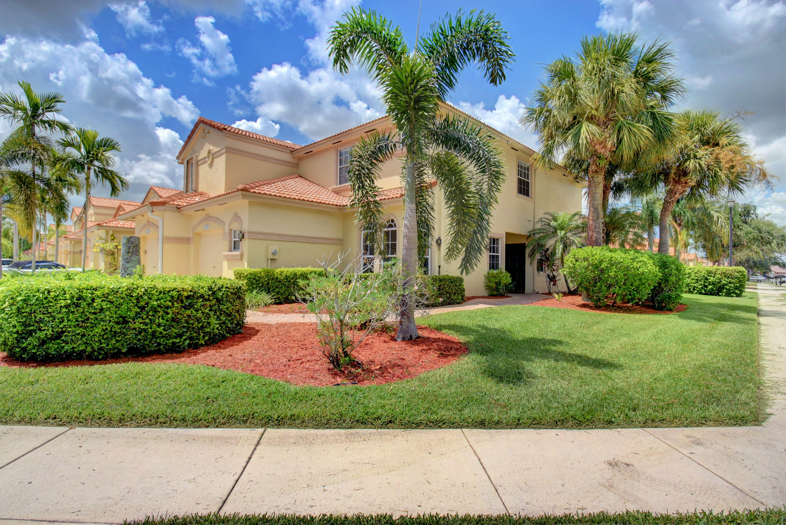 21097 Vía Eden Boca Raton, FL 33433 - Photo 2 of 29 corner view