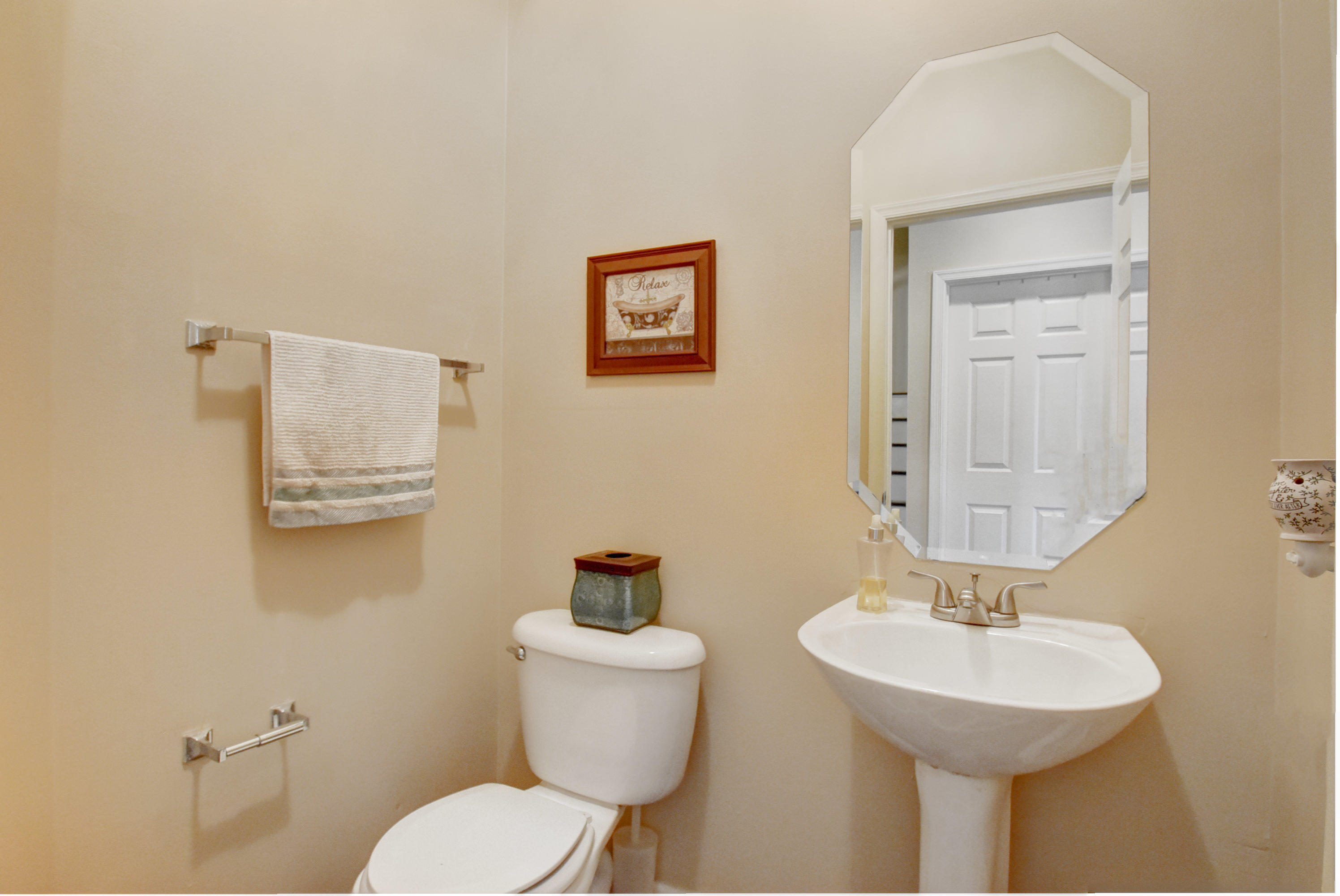 21097 Vía Eden Boca Raton, FL 33433 - Photo 9 of 29 half bathroom