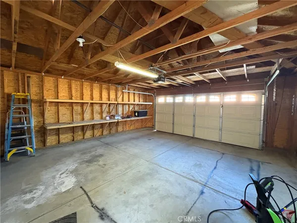 $1,800 | 11571 Park, Apple Valley, CA 92308