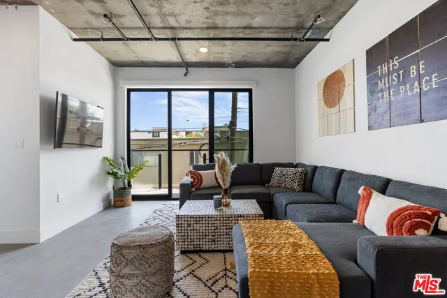 $5,125 | 3800 Mentone Avenue, Unit 304, Culver City, CA 90232