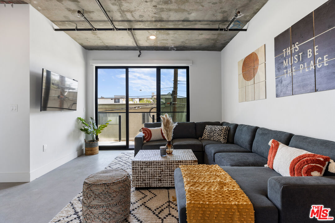 3800 Mentone Avenue, Unit 304 Culver City, CA 90232 - Photo 2 of 14