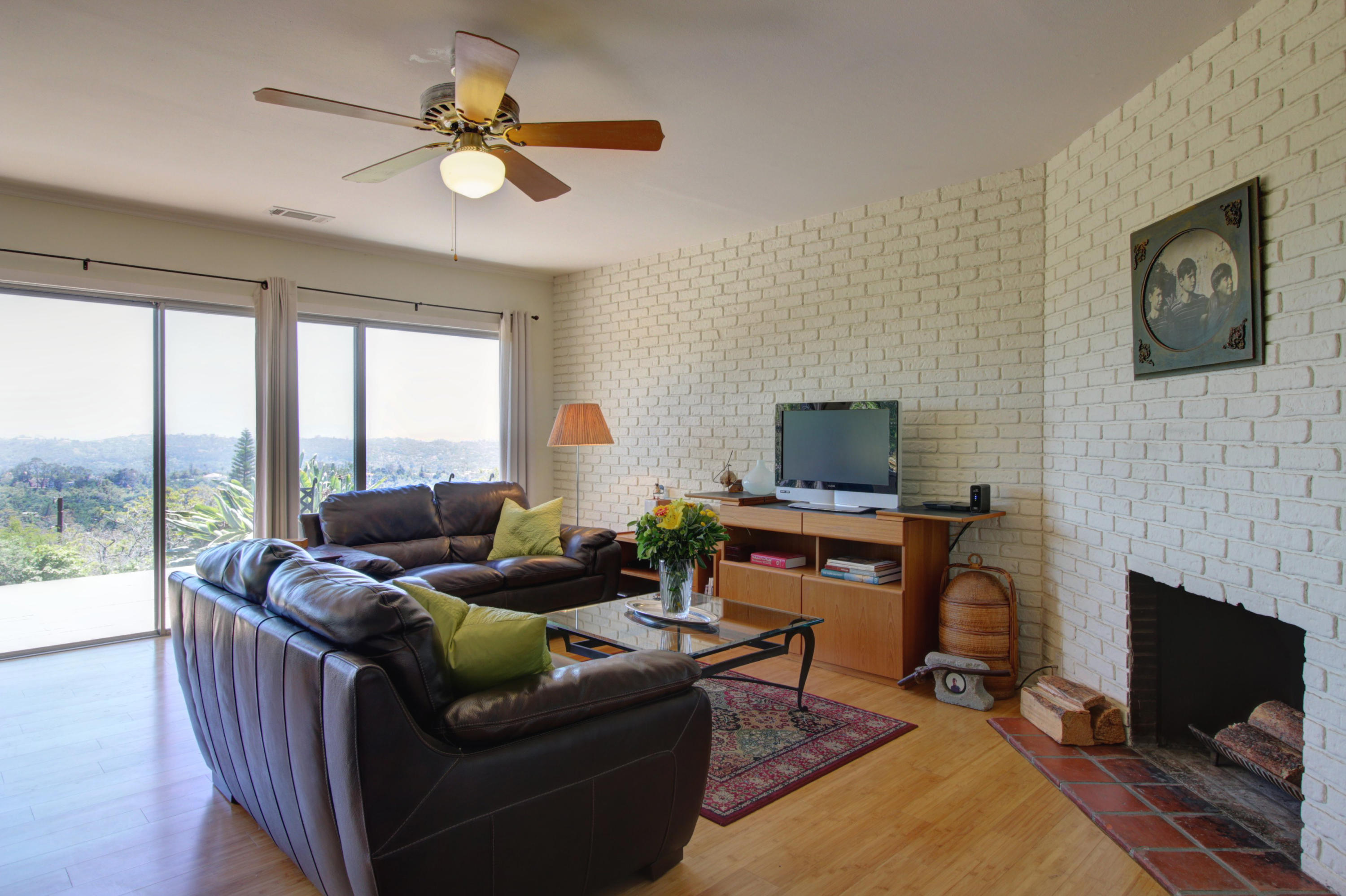 990 Cheltenham Road Santa Barbara, CA 93105 - Photo 5 of 16 Living room view