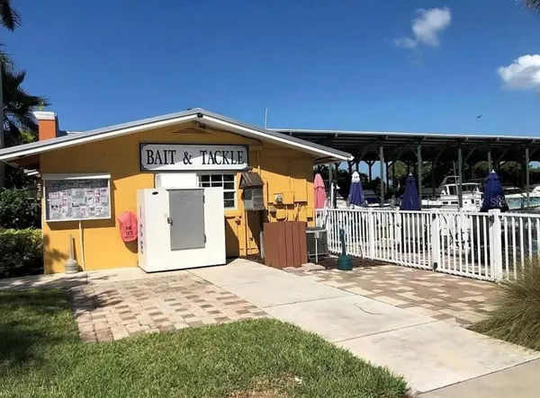 $42,500 | 570 Blackburn Point Road, Unit 11, Osprey, FL 34229