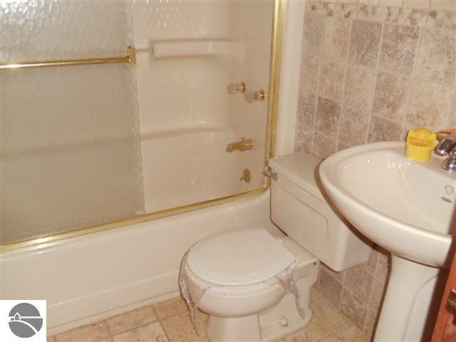 5816 Gunn Road Benzonia, MI 49616 - Photo 11 of 15 1720113-10.JPG