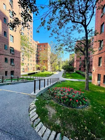 $250,000 | 2140 East Tremont Avenue, Unit MG | Parkchester