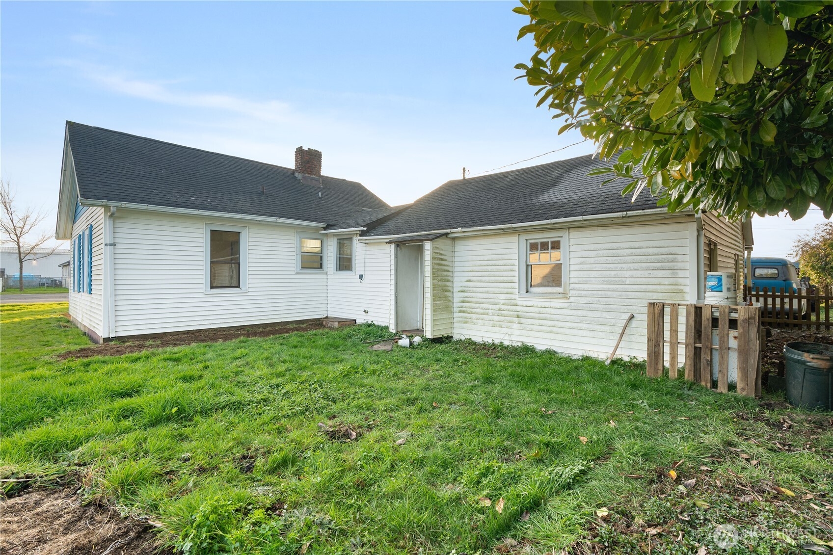 3003 Sumner Avenue Hoquiam, WA 98550 - Photo 17 of 26 a backyard of a house with lots of green space