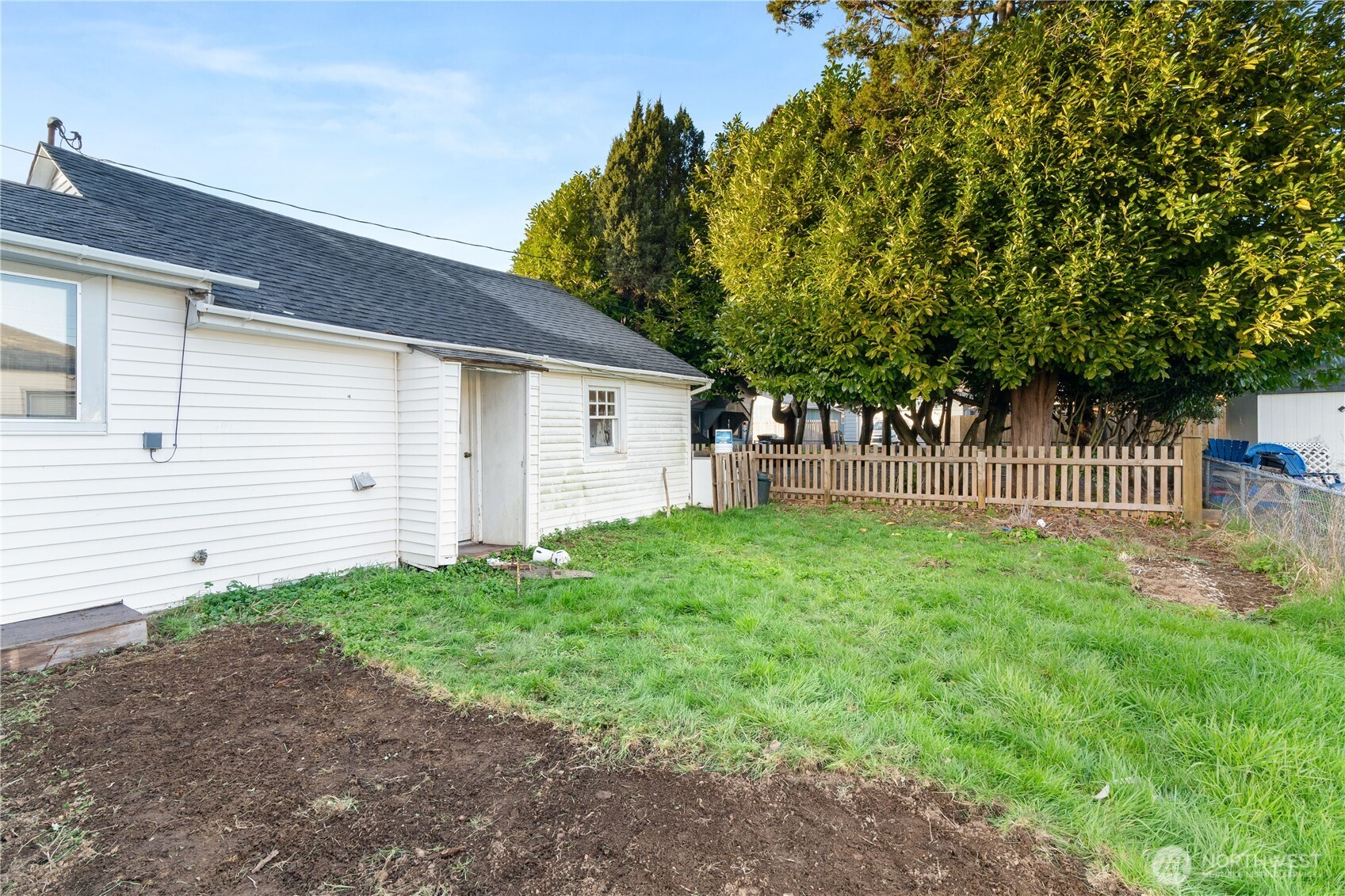 3003 Sumner Avenue Hoquiam, WA 98550 - Photo 18 of 26 a front view of a house with a garden